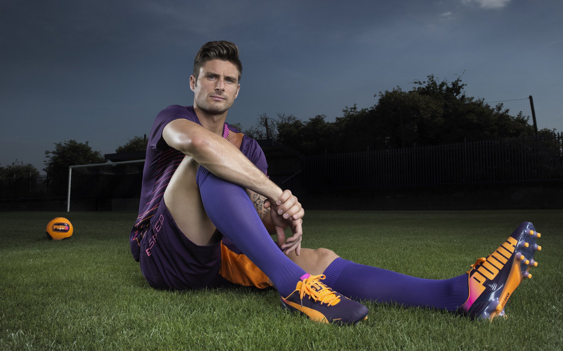 “胡利安·门德斯：全能球员成就阿根廷美洲狮队的未来”