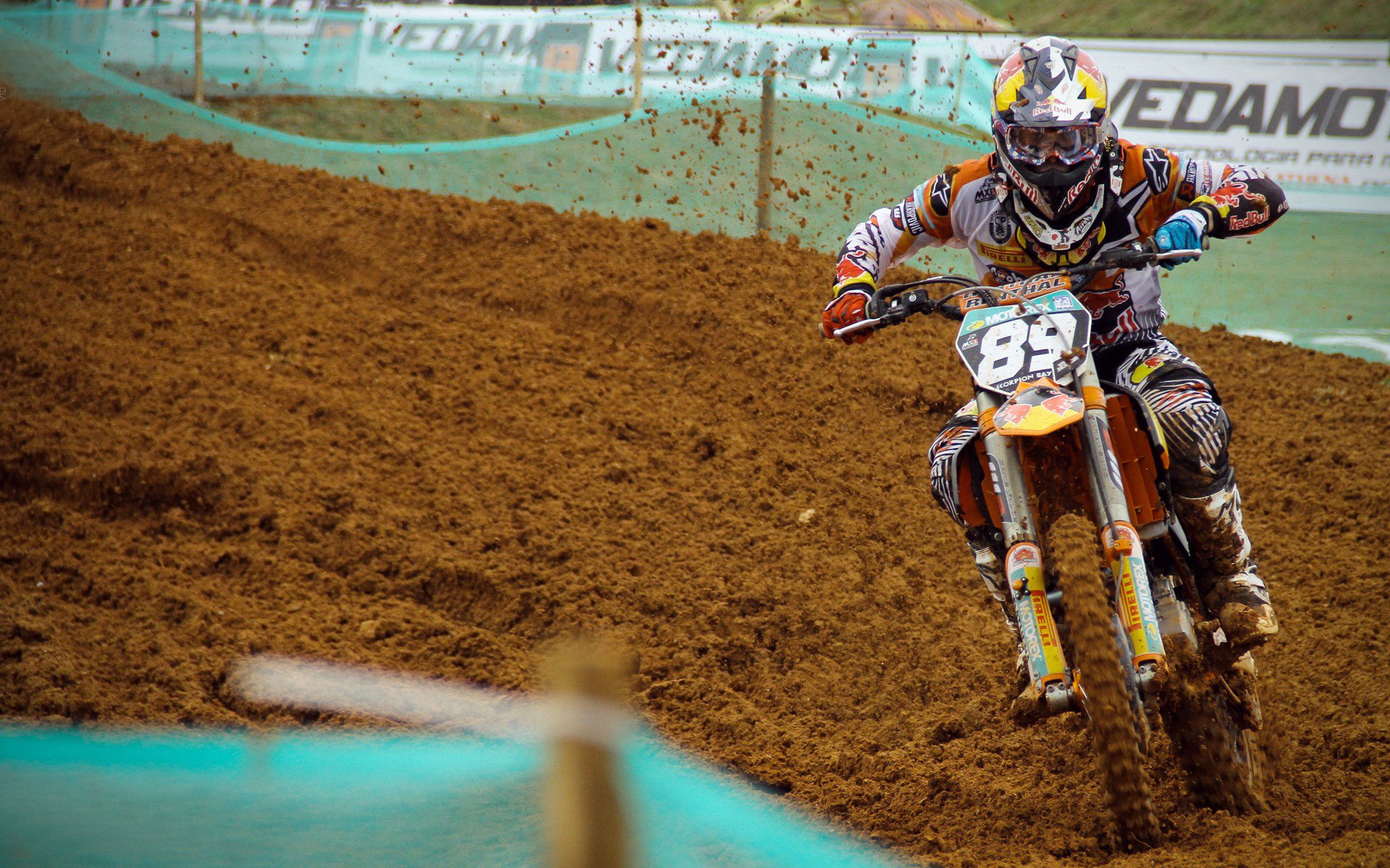 英超激烈争冠：悬念逐步揭晓！，英超经典比赛